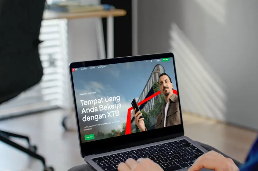 xtb sebagai alat bantu analisis sentimen pasar